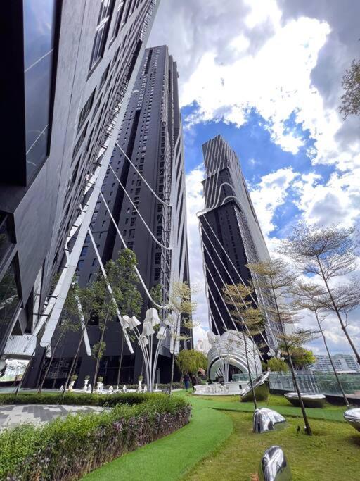 Modern Suites At Arte Mont Kiara By Iconique Kuala Lumpur Dış mekan fotoğraf